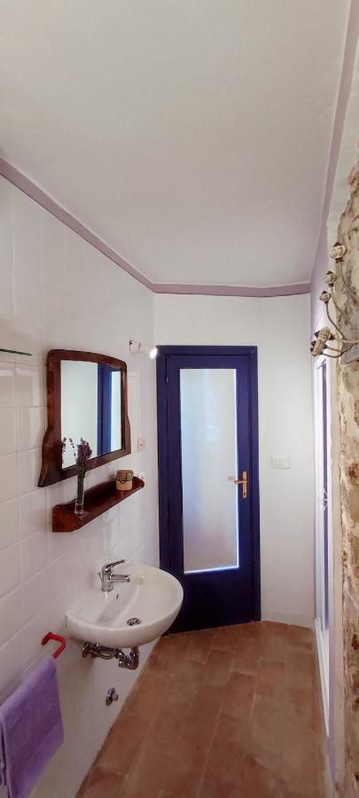Isola Delle Api * Bagni Di Petriolo